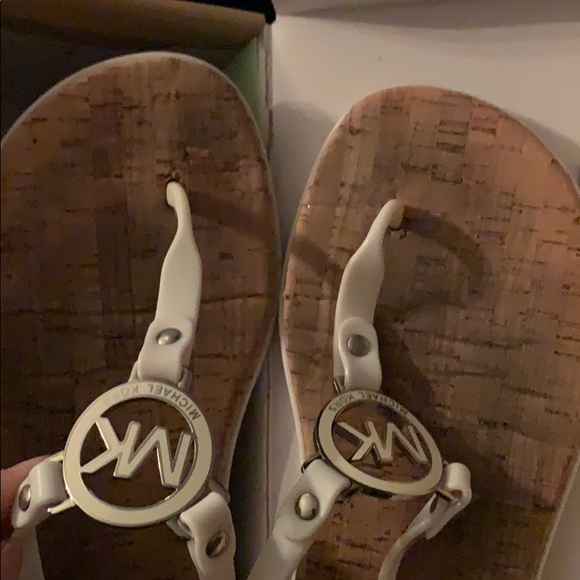 Michael KORS jelly sandals with cushioned sole - Picture 9 of 9